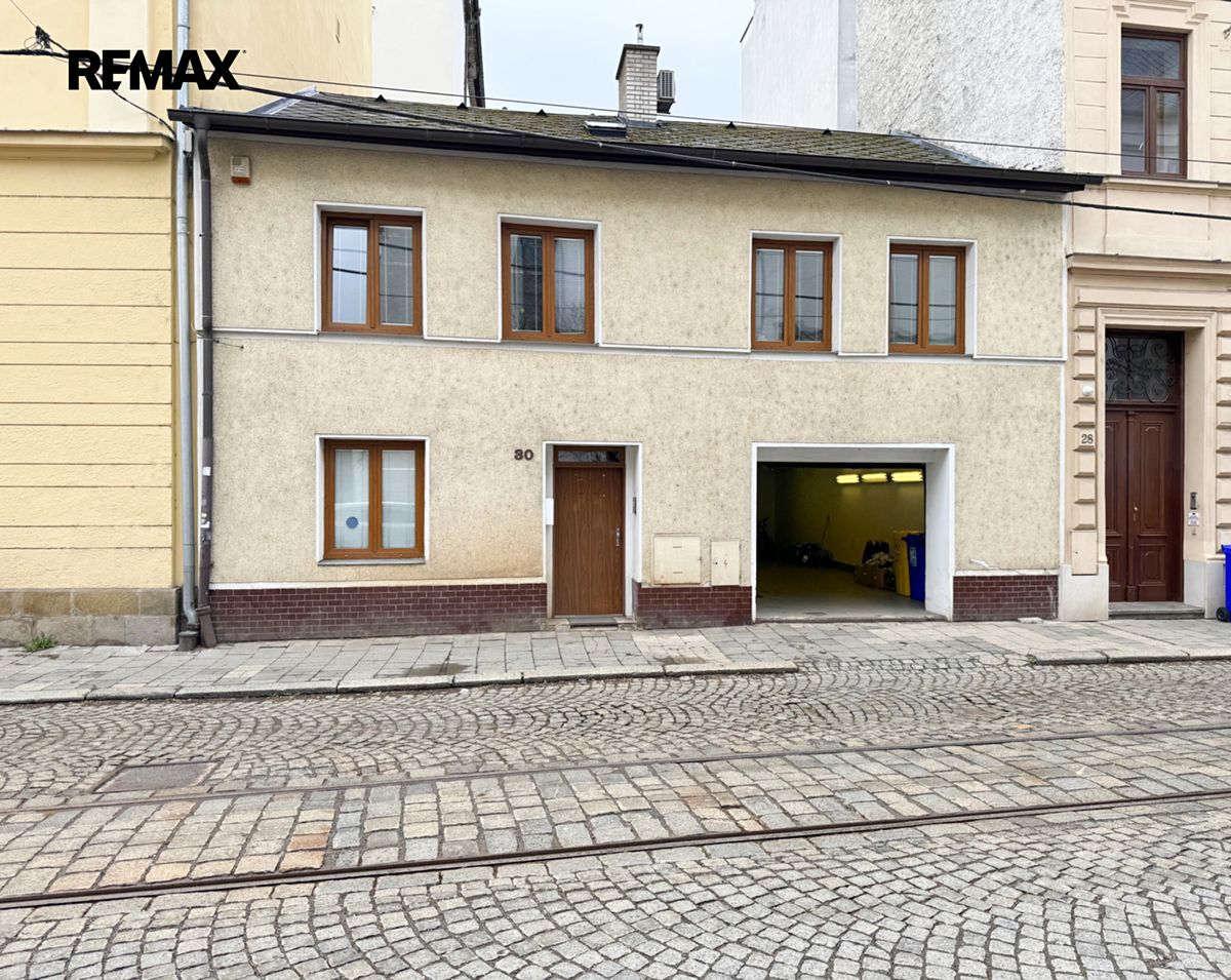Prodej rodinného domu 331 m², pozemek 211 m²